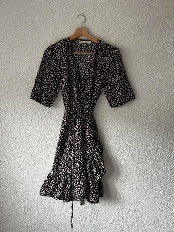 Omslagjurk (L) beschikbaar voor biedingen