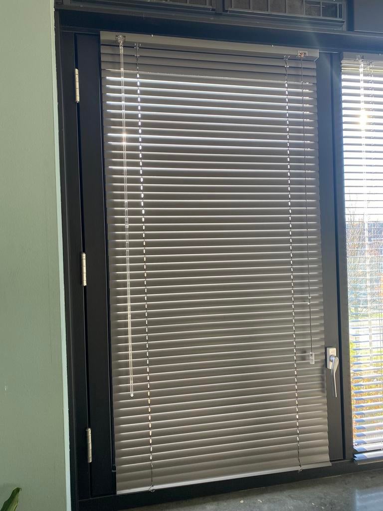 Nieuw! 2x Decosol Luxaflex jaloezie Antraciet 60x130cm, 100 tot 150 cm, Nieuw, Grijs, 50 tot 100 cm