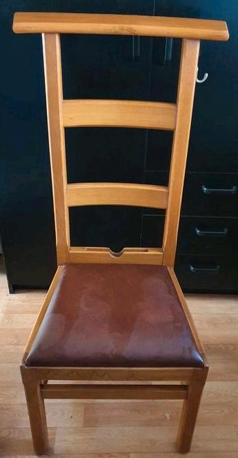 Set van 2 houten bidstoelen / gebedsstoelen – in nette staat beschikbaar voor biedingen