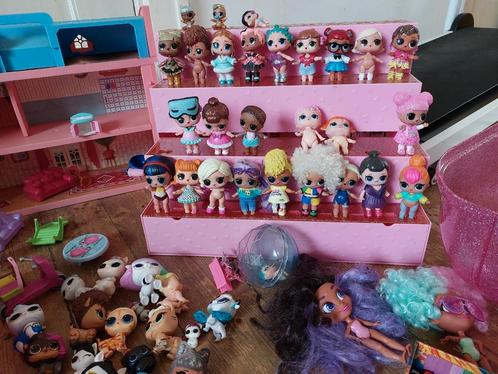 Veel lol poppetjes en accesoires! Pruiken! Kleding! Flesjes, Kinderen en Baby's, Speelgoed | Poppenhuizen, Gebruikt, Ophalen of Verzenden