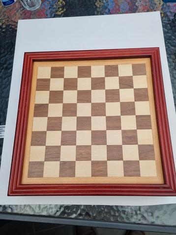 Schaakbord met opberg ruimte schaakstukken  beschikbaar voor biedingen
