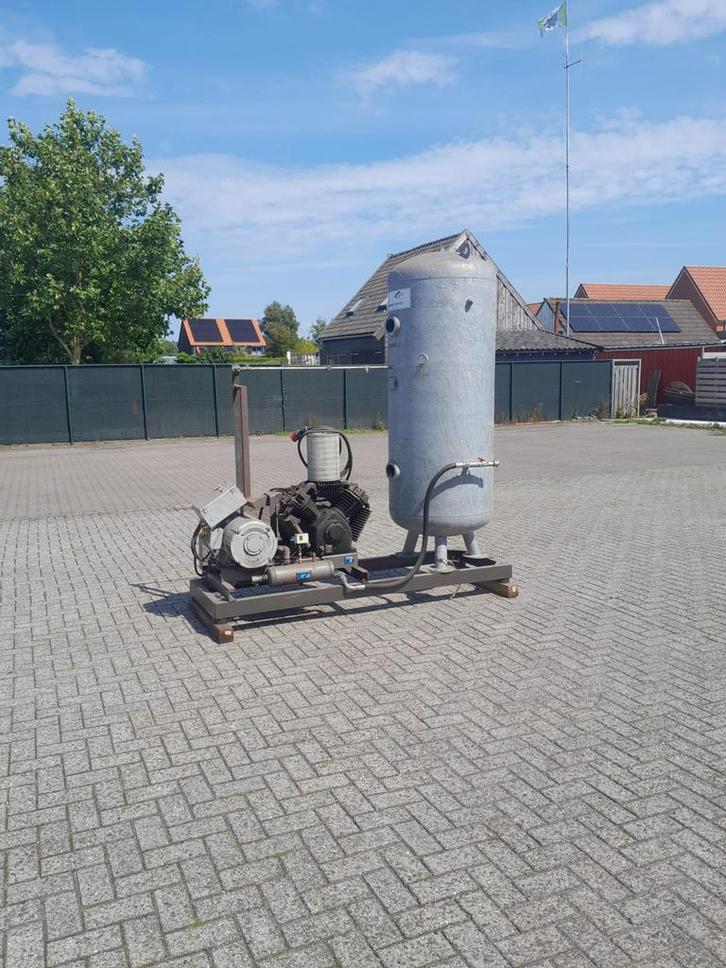 Compressor met 1000 liter buffer tank, Doe-het-zelf en Verbouw, Compressors, Gebruikt, 10 bar of meer, 100 liter of meer, 400 tot 800 liter/min