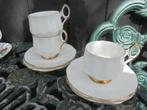 Engelse 3 x Kop en schotel Elizabethan roomwit met goud bies, Antiek en Kunst, Ophalen of Verzenden
