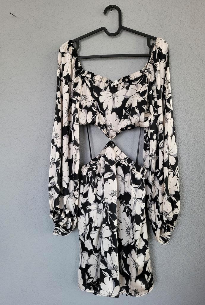 IVIVI off-shoulder jurk maat S/M, Kleding | Dames, Jurken, Nieuw, Maat 38/40 (M), Zwart, Knielengte, Verzenden