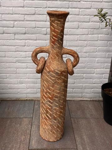 Antieke “fles” (woondecoratie) beschikbaar voor biedingen
