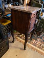 Antiek nachtkastje., Ophalen