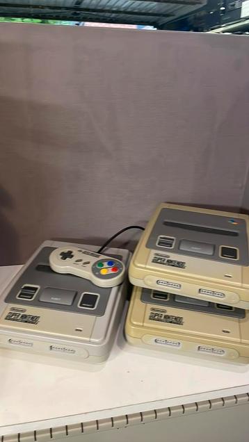 Super Nintendo console verkleurd + controller, voeding beschikbaar voor biedingen