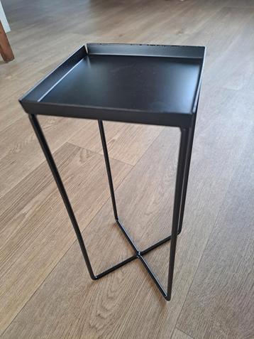 Zwart metalen plantentafeltje bijzettafeltje beschikbaar voor biedingen