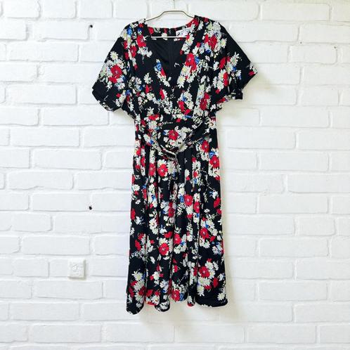 Hell Bunny Jurk Maat L Zwart Bloemenprint Vixen Heather, Kleding | Dames, Jurken, Zo goed als nieuw, Maat 42/44 (L), Zwart, Onder de knie