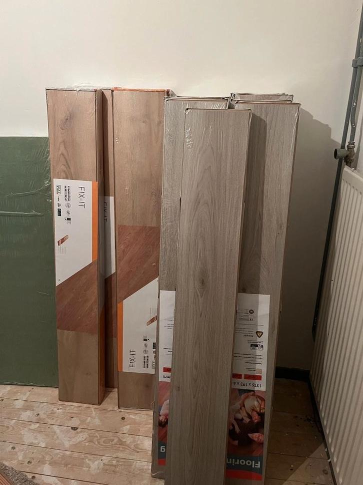 Laminaat vloer beige & grijs - 32m2 + 9.6m2 (42m2), Huis en Inrichting, Stoffering | Vloerbedekking, Nieuw, Laminaat, Beige, Grijs