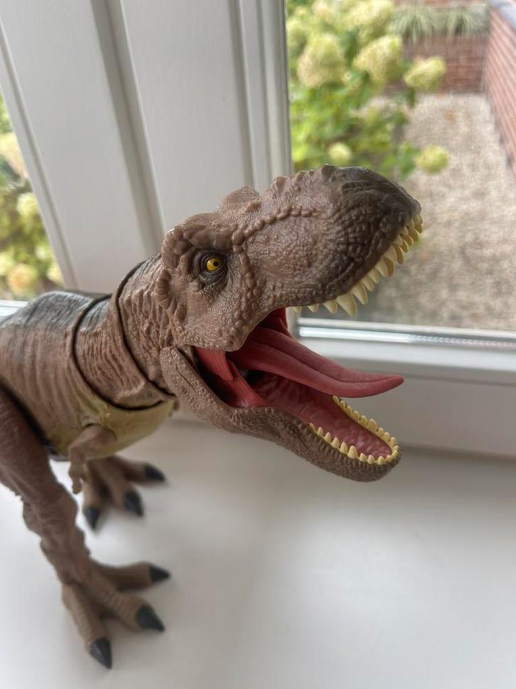 Jurassic World Legendarische Brullende Tyrannosaurus Rex, Kinderen en Baby's, Speelgoed | Actiefiguren, Zo goed als nieuw, Ophalen of Verzenden