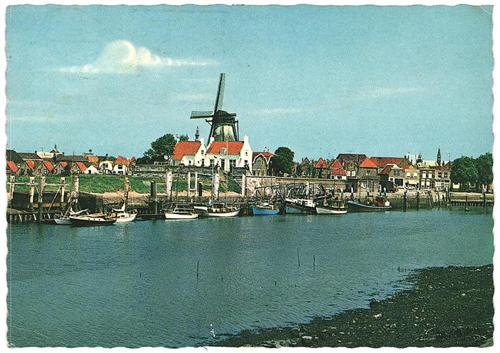 910419 Zierikzee Zeeland Haven Postzegel afgeweekt, Verzamelen, Ansichtkaarten | Nederland, Gelopen, Zeeland, 1960 tot 1980, Ophalen of Verzenden