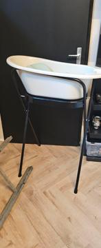 Babybadje met standaard en babyzitje, Ophalen of Verzenden, Gebruikt, Badje, Standaard