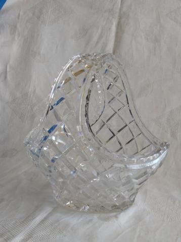 MAND met hengsel van geslepen blank KRISTAL ca 22x 16 cm beschikbaar voor biedingen