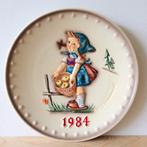New Vintage Jaarbord 1984 Goebel M.J. Hummel “Little Helper", Verzamelen, Retro, Ophalen of Verzenden, Huis en Inrichting