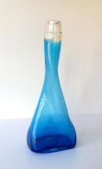 Glazen vaas licht blauw turquoise luchtbellen 097-g beschikbaar voor biedingen