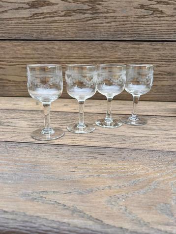 4 antieke glaasjes voor likeur digestief geslepen glas beschikbaar voor biedingen