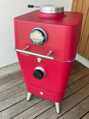 Everdure 4K Houtskoolbarbecue Rood by Heston Blumenthal beschikbaar voor biedingen