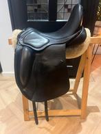 KM custom Made de Luxe 18 inch medium/wide, Dieren en Toebehoren, Paarden en Pony's | Zadels, Ophalen, Zo goed als nieuw, Dressuur