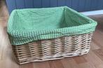 Rieten mand met groene stoffen bekleding 42 cm vierkant, Mand, Vierkant, Ophalen of Verzenden, Zo goed als nieuw