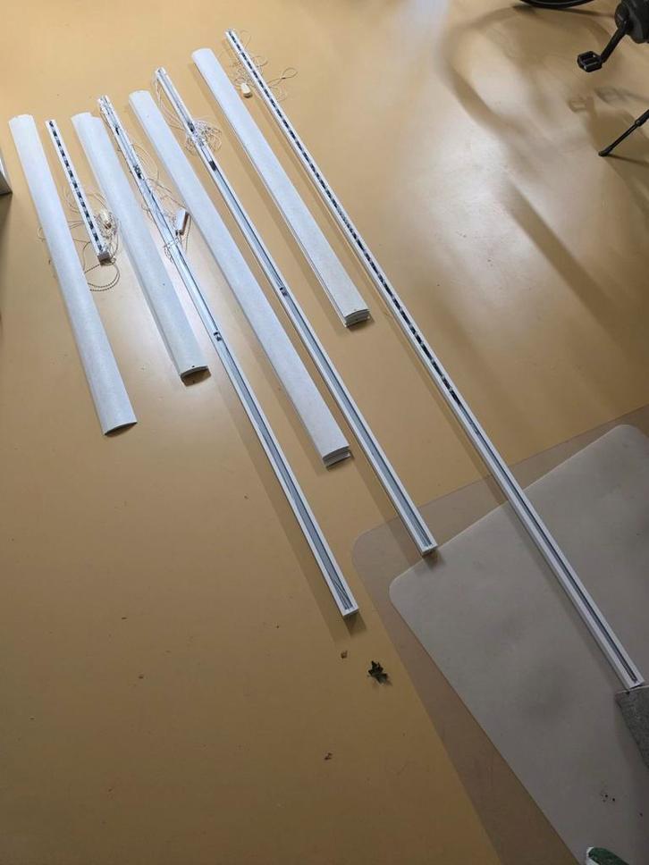 4 rails met bijpassende kunststof lamellen, Huis en Inrichting, Stoffering | Gordijnen en Lamellen, Zo goed als nieuw, Ophalen