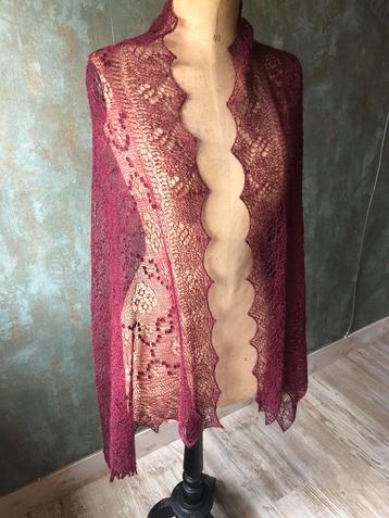 Handgebreide “Haapsalu Shawl” / Omslagdoek/Sjaal beschikbaar voor biedingen