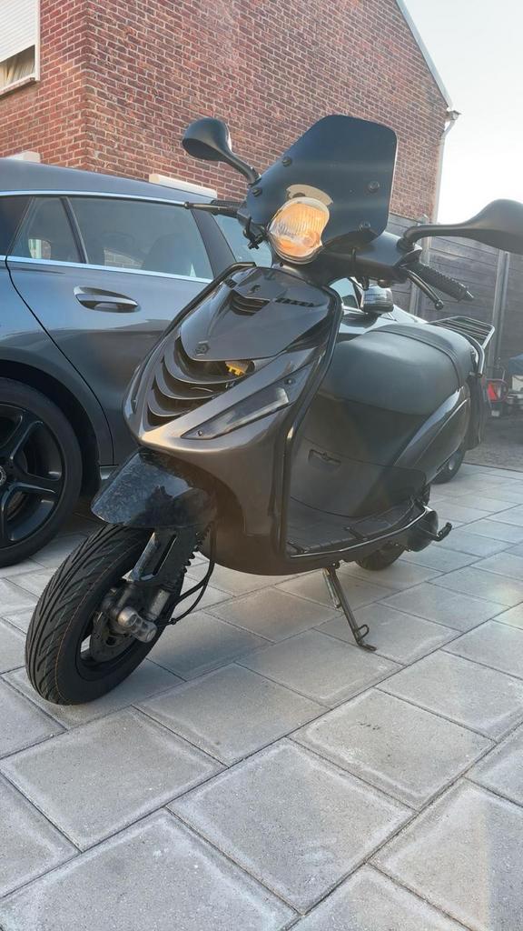Zeer mooie Piaggio Zip 172cc ruilen Vespa sprint full option, Fietsen en Brommers, Scooters | Vespa, Zo goed als nieuw, Overige modellen