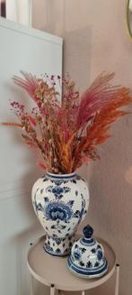 Delfts Blauwe Vaas met Bloemstuk, Ophalen, Blauw, Aardewerk of Porselein, Zo goed als nieuw