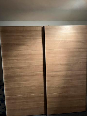 ZGAN: prachtige 2-deurs schuifkast met12  legplanken