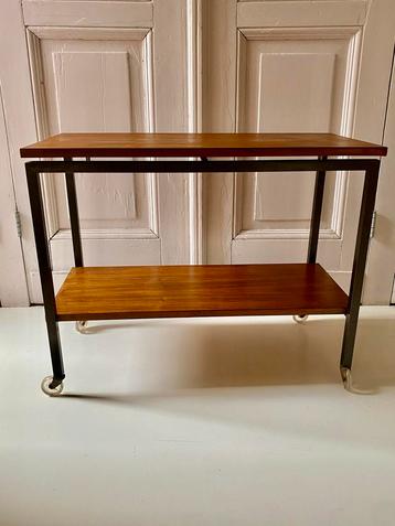 Retro Audiotafel / Bijzettafel op Wieltjes beschikbaar voor biedingen