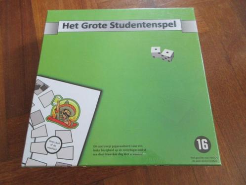 Het Grote Studentenspel (nieuw in folie), Hobby en Vrije tijd, Gezelschapsspellen | Bordspellen, Nieuw, Drie of vier spelers, Vijf spelers of meer