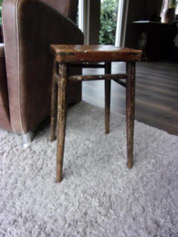 OUDE FABRIEKSKRUK/MAGAZIJNKRUK BIJZETTAFEL/PLANTENTAFEL HOUT beschikbaar voor biedingen