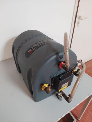 Boiler 30l op stroom (230v) of restwarmte motor beschikbaar voor biedingen