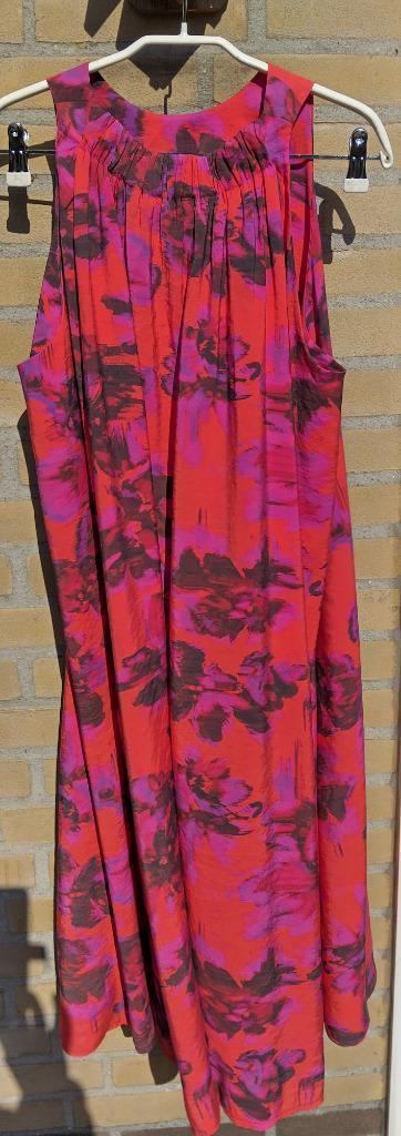 Zomerse halterjurk met bloemen van COS. A-lijn model. Mt 40., Kleding | Dames, Jurken, Zo goed als nieuw, Maat 42/44 (L), Roze