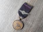 Airborne medaille 1ste met vleugelcijfer 2, Ophalen of Verzenden, Landmacht, Nederland, Lintje, Medaille of Wings
