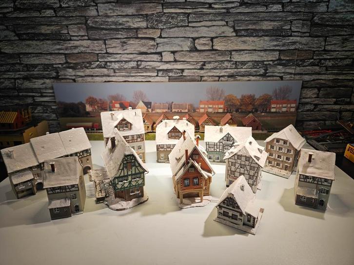 Besneeuwde huisjes kerstdorp N spoor trein 1:160, Hobby en Vrije tijd, Modeltreinen | N-Spoor, Ophalen of Verzenden