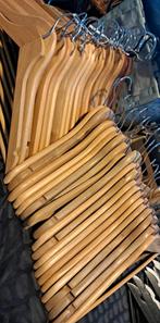 Ophalen ! Diverse houten kledinghangers. Nog 20 stuks over, Ophalen, Zo goed als nieuw, Hout
