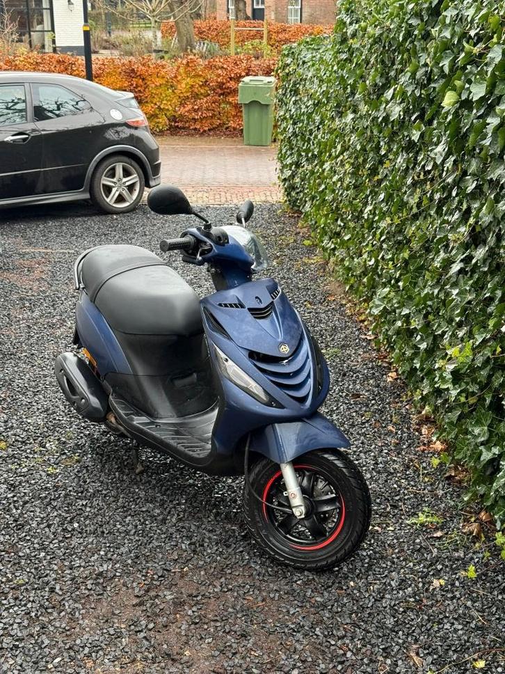 Piaggio Zip 4t + windscherm + art4 slot, Fietsen en Brommers, Scooters | Piaggio, Gebruikt, Zip, Maximaal 45 km/u, Benzine, Ophalen