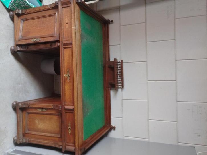 Authentiek bureau met groen vilt, Huis en Inrichting, Bureaus, Gebruikt, Bureau, Ophalen