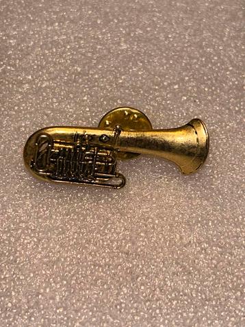 Pin trombone trompet beschikbaar voor biedingen