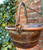 Heel oude koperen pot met gietijzeren hengsel, Antiek en Kunst, Ophalen, Koper
