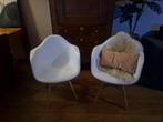 2 Witte Kuipstoeltjes met Armleuning - Eiken Poot, Huis en Inrichting, Stoelen, Ophalen, Wit, Kunststof, Twee