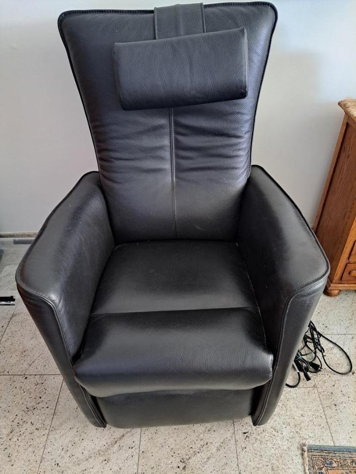 Prominent sta-op stoel, geheel leer, elektrisch, Huis en Inrichting, Stoelen, Gebruikt, Eén, Leer, Zwart, Ophalen