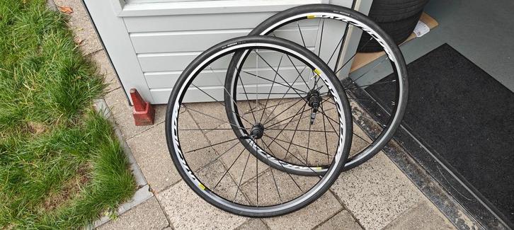 Mavic Aksium racefiets Wielset  | Velgrem | 700x28c banden, Fietsen en Brommers, Fietsonderdelen, Gebruikt, Racefiets, Wiel, Ophalen