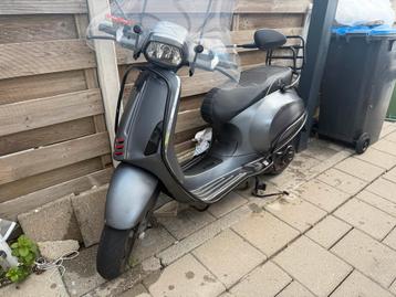 Vespa Sprint 2014 MAT GRIJS SNOR beschikbaar voor biedingen