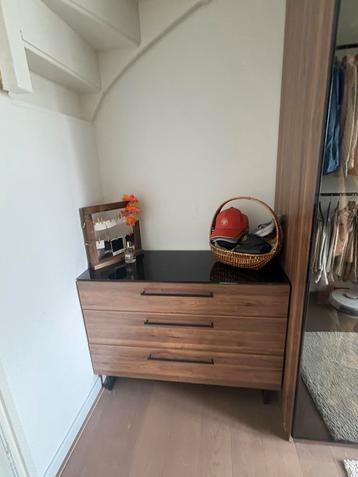 Drawers with 3 lines and black glass top Brand Vivense beschikbaar voor biedingen