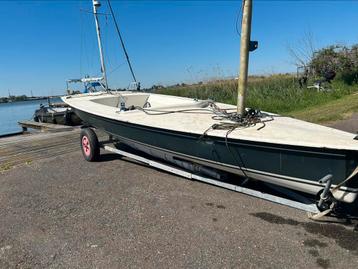 Splash met mast en trailer  beschikbaar voor biedingen