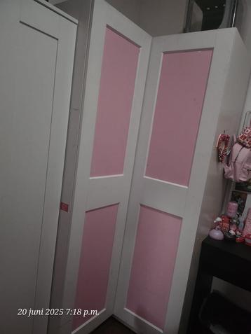 Kleding hoek kast en normale kledingkast