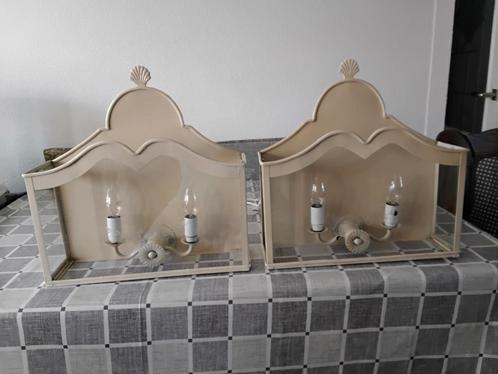 2 Prachtige metalen hand made wandlampen met gegraveerd glas, Huis en Inrichting, Lampen | Wandlampen, Glas, Metaal, Ophalen