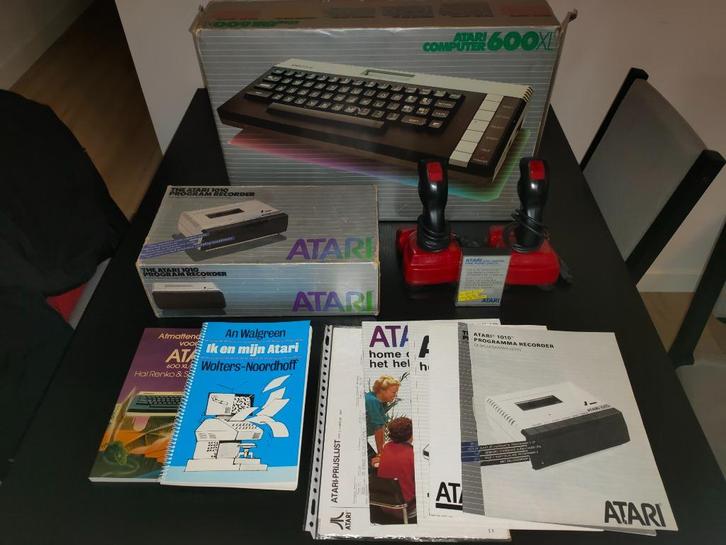 Boxed Atari 600xl en Atari 1010, manuals en cassette, Computers en Software, Vintage Computers, Ophalen of Verzenden